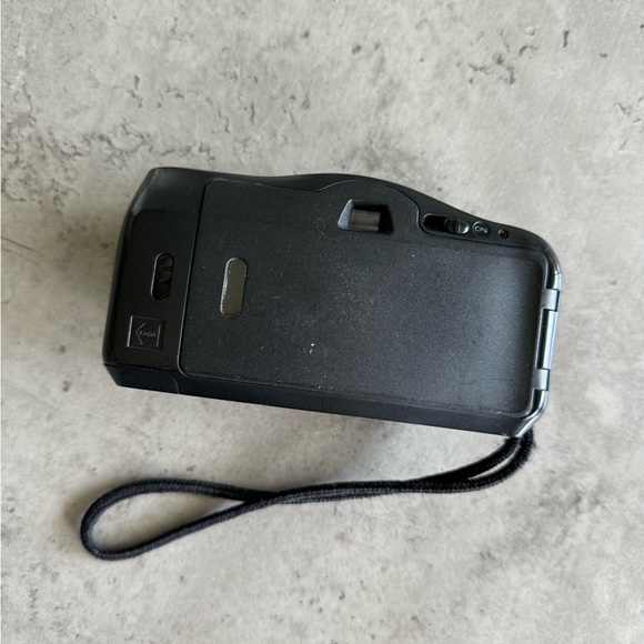 KODAK 35mm FILM CAMERA - Picture 4 of 6